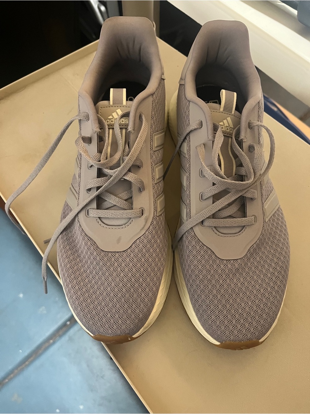 Women’s adidas cloud foam shoes size 10